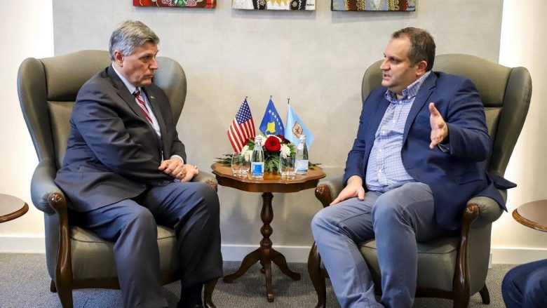 Shpend Ahmeti takoi ambasadorin amerikan