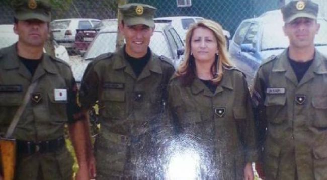E veshur me uniformë të FSK-së, Shkurte Fejza uron Ushtrinë