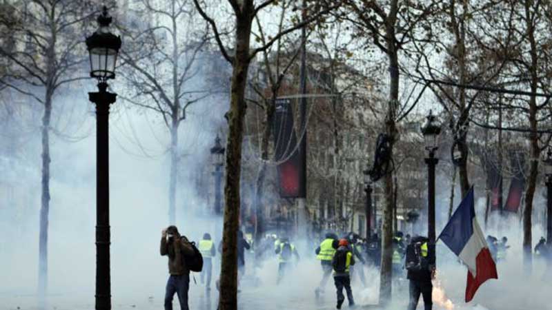 Francë, bie vrulli i protestave të jelekëverdhëve