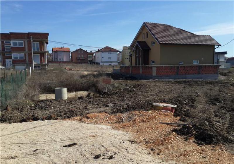 Banorët e lagjes “Qëndresa” në Prishtinë kërkojnë shkollë e shtëpi shëndeti