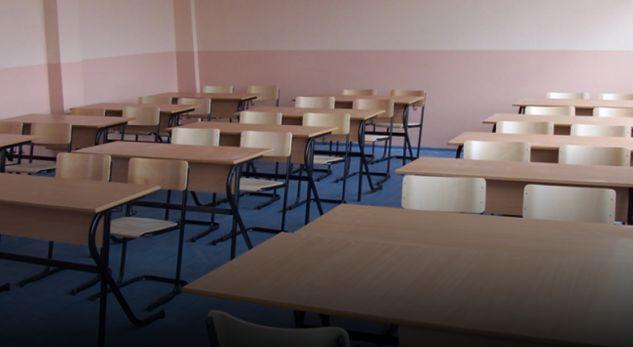 Greva në arsim po kryen javën e tretë, por në disa shkolla në Gjakovë mësimi po mbahet