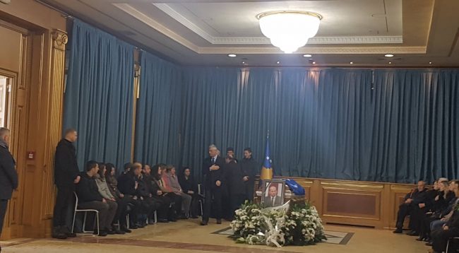 Presidenti Thaçi bën homazhe për Arian Dacin