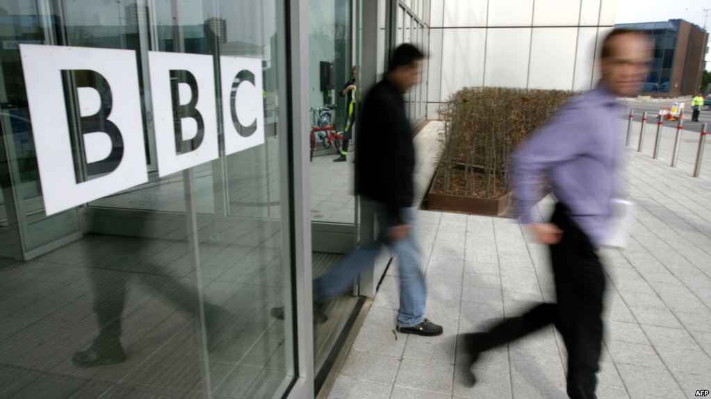 Rregullatori i medias në Rusi akuzon BBC-në për “shkelje”