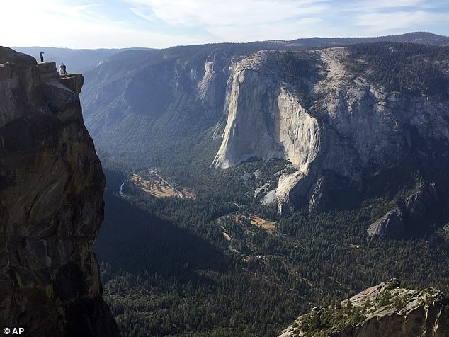 Çifti bie nga 250 metra lartësi derisa po bënin selfie, shkak konsumi i alkoolit