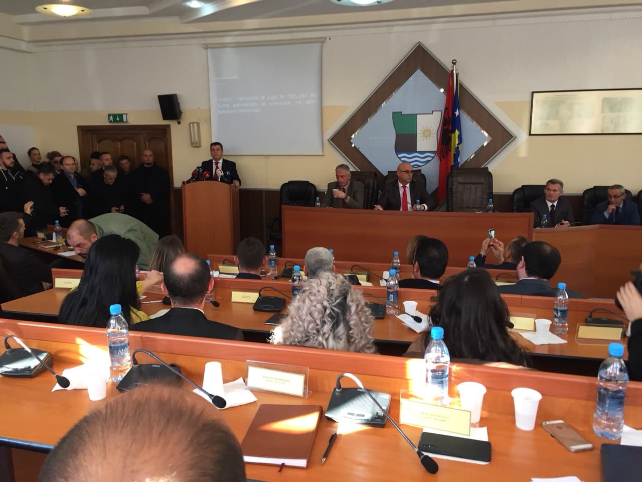 Ujkani reagon ndaj shkarkimi të tij nga pozita e Kryesuesit të Kuvendit Komunal në Mitrovicë