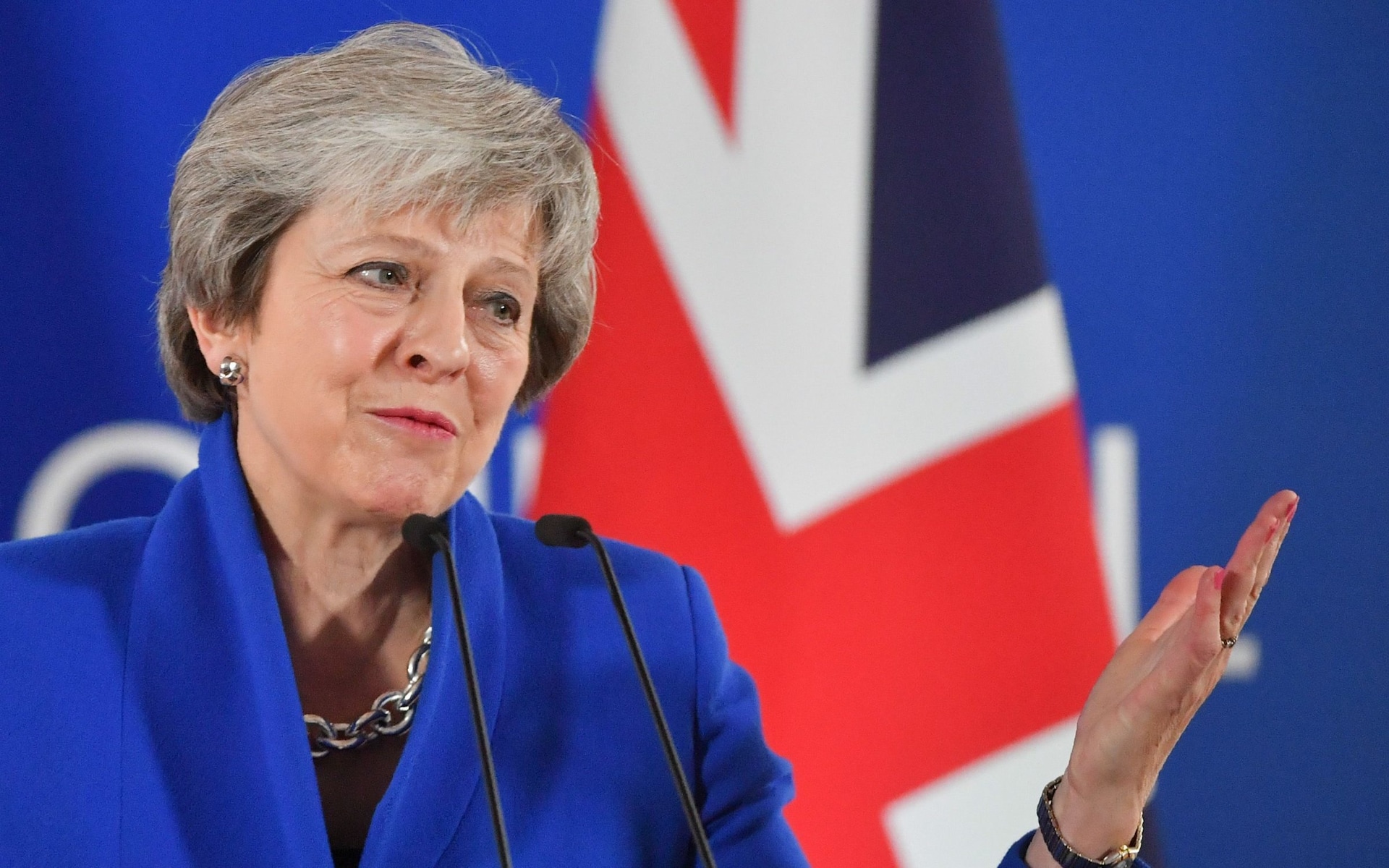 Kryeministrja e Britanisë, Theresa May uron Maqedoninë për Marrëveshjen e Prespës