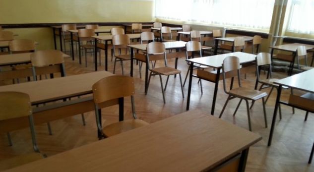 Nëntë raste pozitive me COVID në një shkollë në Vushtrri, mësimi vijon nga distanca