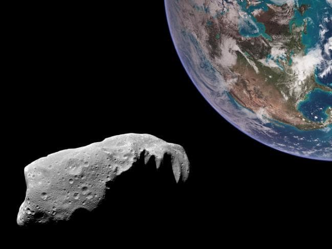 Tre asteroidë do t’i drejtohen tokës gjatë 24 orëve të ardhshme, një prej tyre me madhësinë e Kullë së Pizës