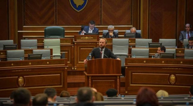Ministri Tahiri u siguron Shërbimit Korrektues të Kosovës rritje pagash