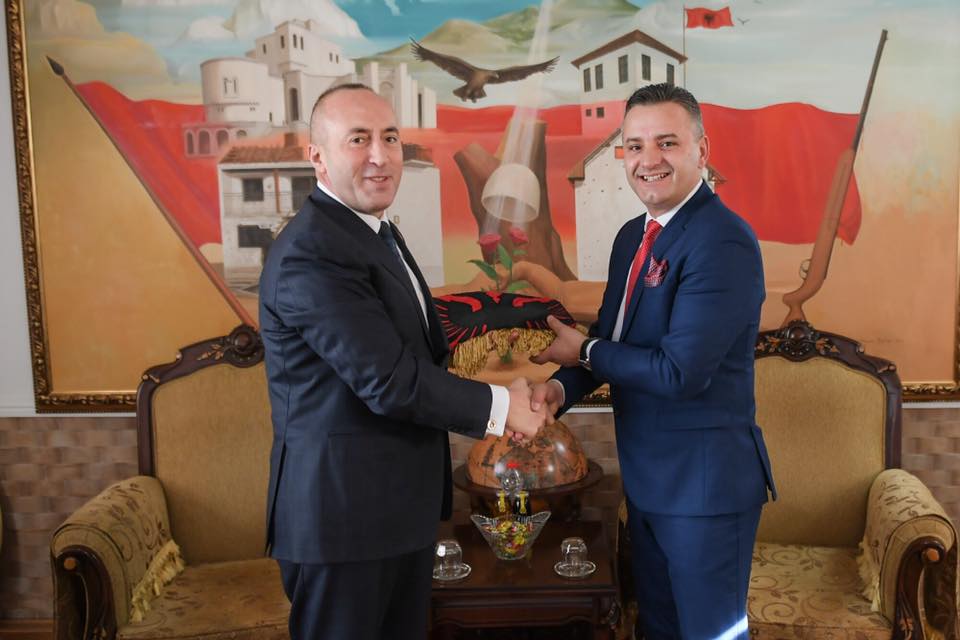 Haradinaj shkon i vetëm në Kullën e Jasharajve