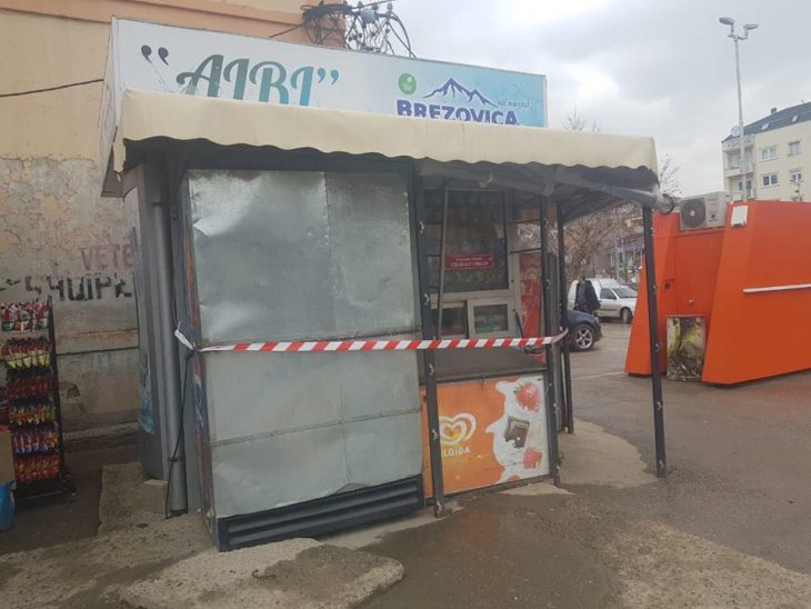 Mbyllen dy kiosqe që frekuentoheshin nga të rinjtë delikuent në Ferizaj