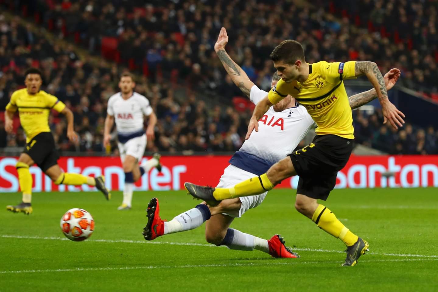 Shėnohet goli i parė nė ndeshjen, Tottenham-Dortmund