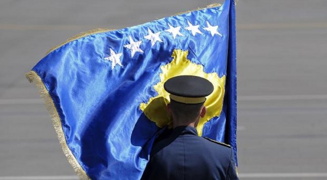 Udhëheq dialogun por nuk e njeh Flamurin e Kosovës