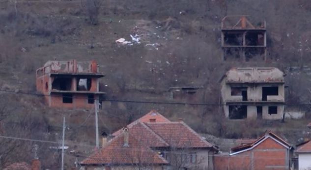 Serbët ndërtojnë ndërtesa, shqiptarët pa shtëpi në veri