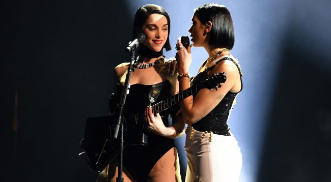 Performanca magjike e Dua Lipës në skenën e “Grammy Awards”