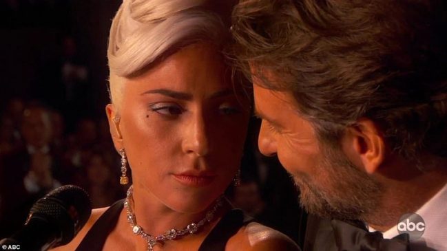 Lady Gaga zbulon se çka fshihet pas afërsisë së madhe me Bradley Cooper