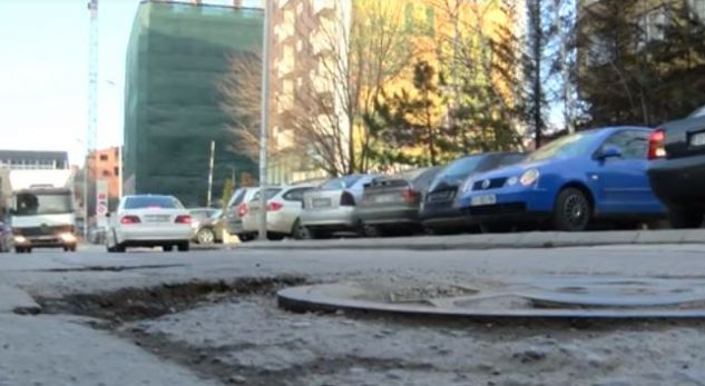 Rrugët e Prishtinës të mbushura me gropa