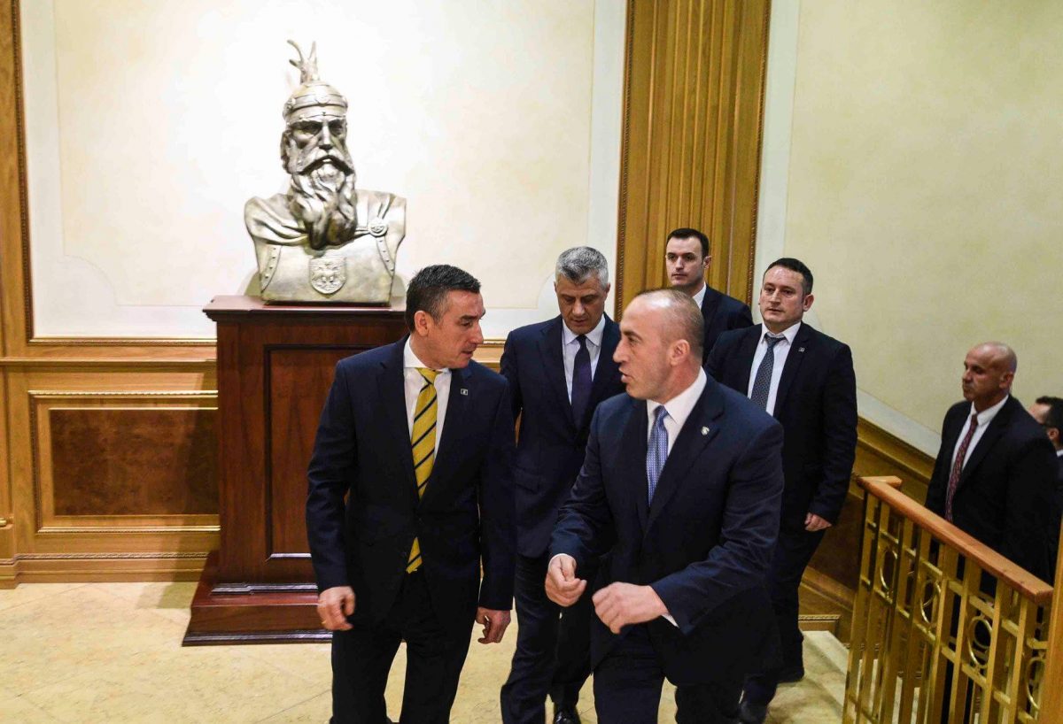 Haradinaj i përgjigjet me batutë Kadri Veselit