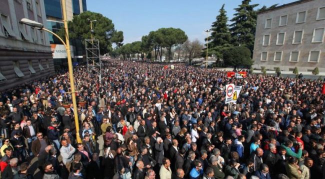 Përfundon protesta e opozitës në Shqipëri
