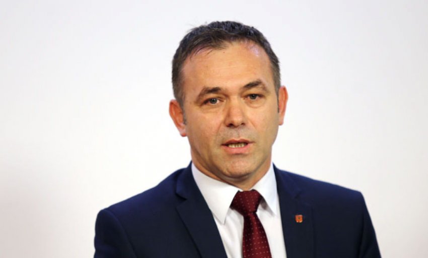 Selimi thotë se nëse Qeveria e heq taksën Kosova do të pësojë humbje