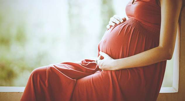 A është i rrezikshëm udhëtimi me aeroplan gjatë shtatzënisë?