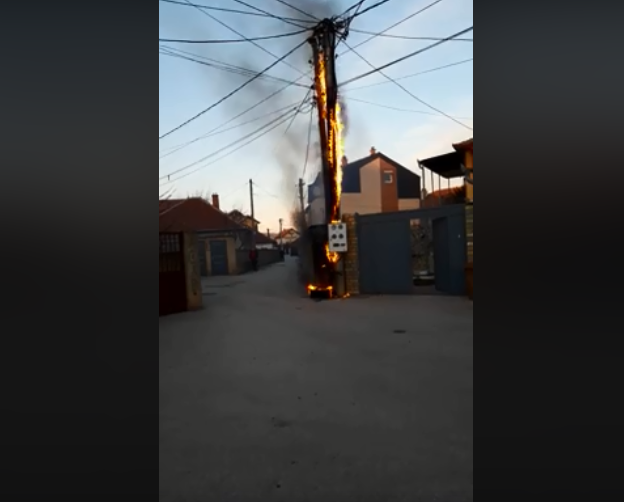 Digjet një shtyllë elektrike në Tavnik të Mitrovicës