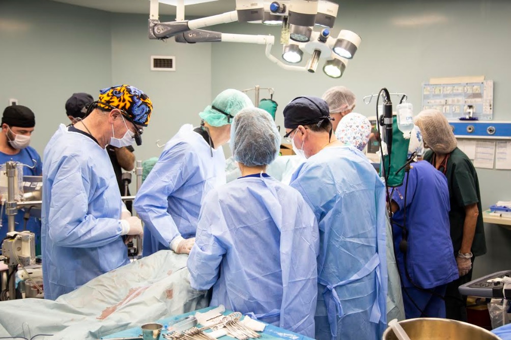 Pacientët në QKUK po operohen nga kardiokirurgët italian