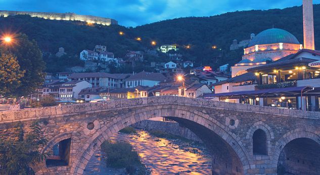 Ndalohen reklamat në Qendrën Historike në Prizren