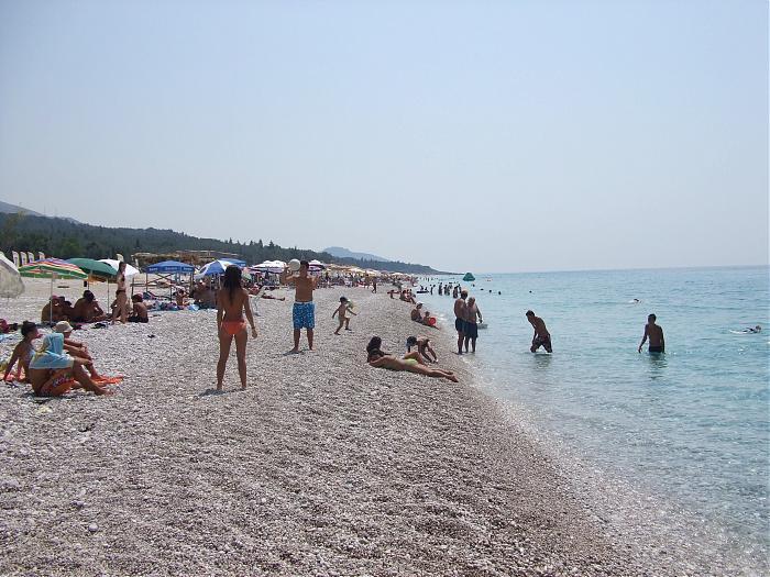 Temperaturat e larta, në Shqipëri nis plazhi
