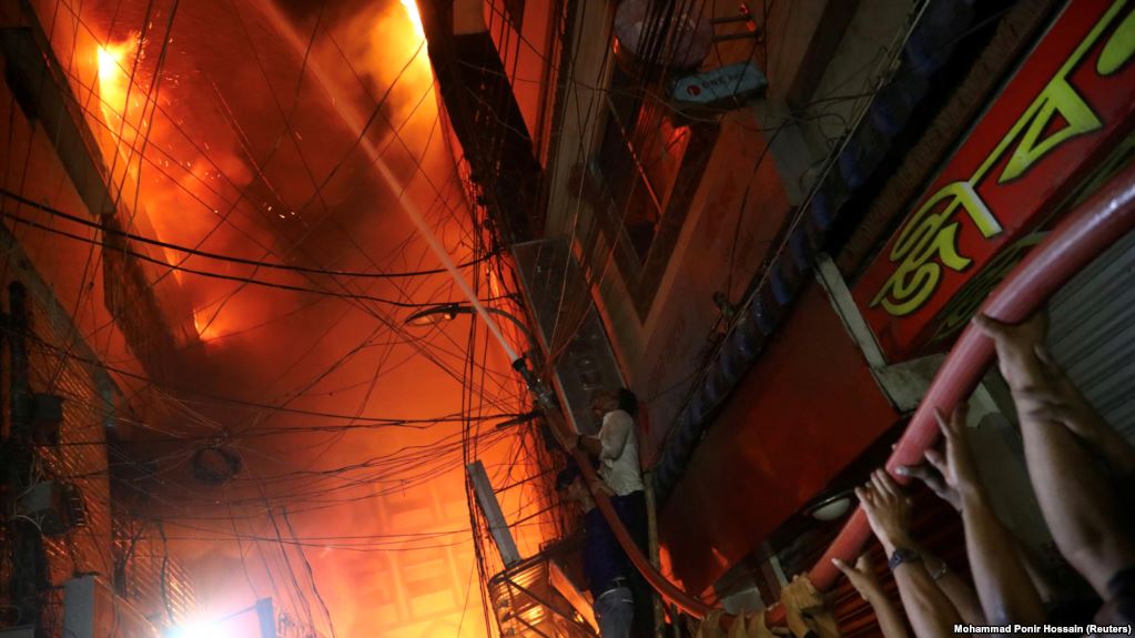 Zjarr masiv në Bangladesh