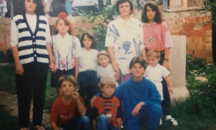 Besarta publikon fotografi të rralla të familjes së Hamëz Jasharit
