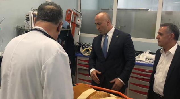 Haradinaj viziton të lënduarit nga aksidenti tragjik në Gjilan