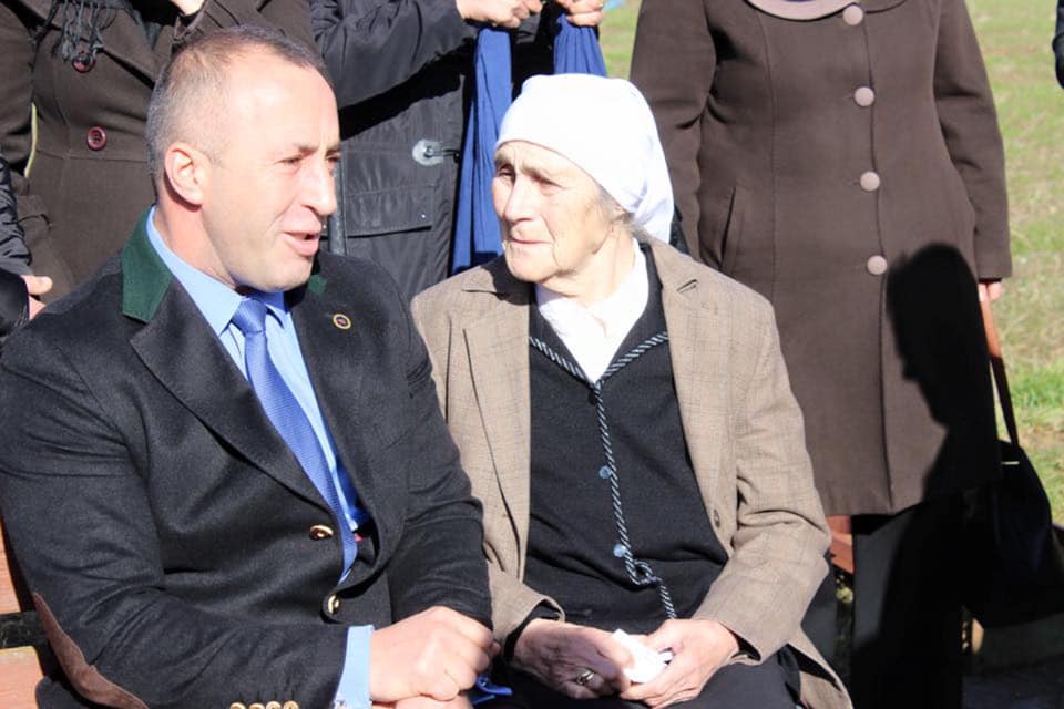 Ndërron jetë nëna e heroit Edmond Hoxha, Haradinaj e kujton me fjalë prekëse