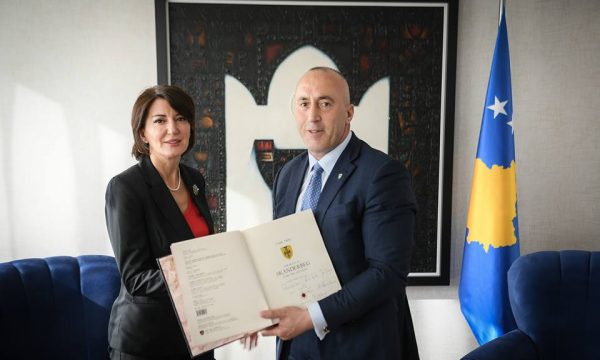 Haradinaj i premton mbështetje Jahjagës për trajtimin e viktimave të dhunës seksuale gjatë luftës