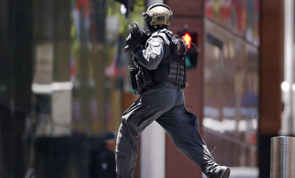 Australi: Policia bastis dy shtëpi pas sulmit në Zelandën e Re