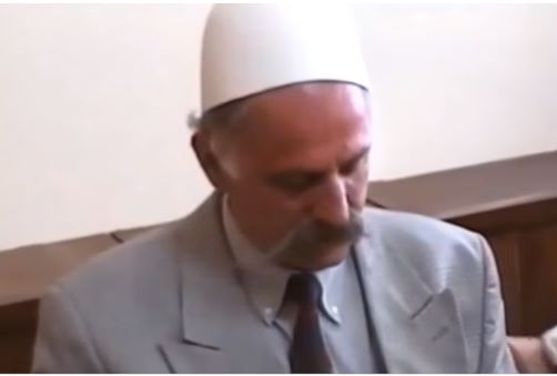 Publikohet video e rrallë: Kur Rifat Jashari kthehej në Prekaz, 2 javë pas çlirimit të Kosovës