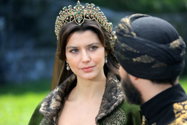 Vetëm 3 ditë para divorcit me bashkëshortin, aktorja turke jep lajmin e madh