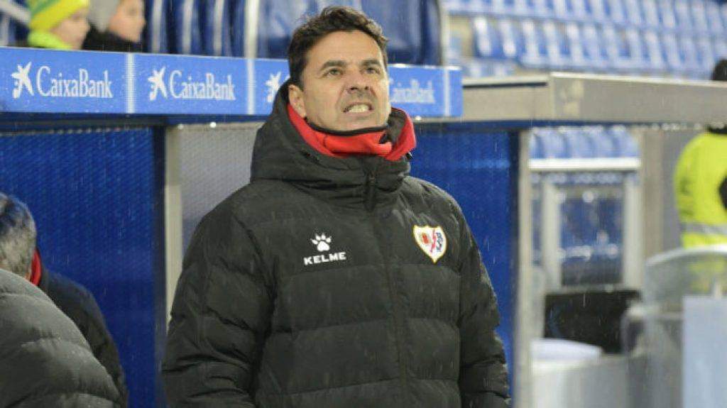 Trajneri i Vallecanos kërcënon Barcelonën