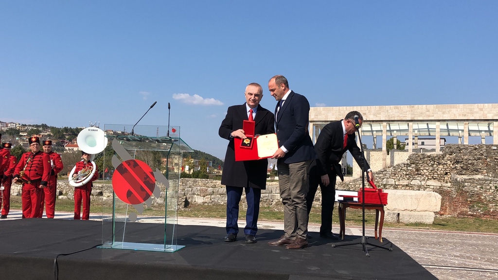 Zv.kryeministri Gashi nderohet me titullin “Kalorës i Urdhrit të Skënderbeut” nga presidenti Meta