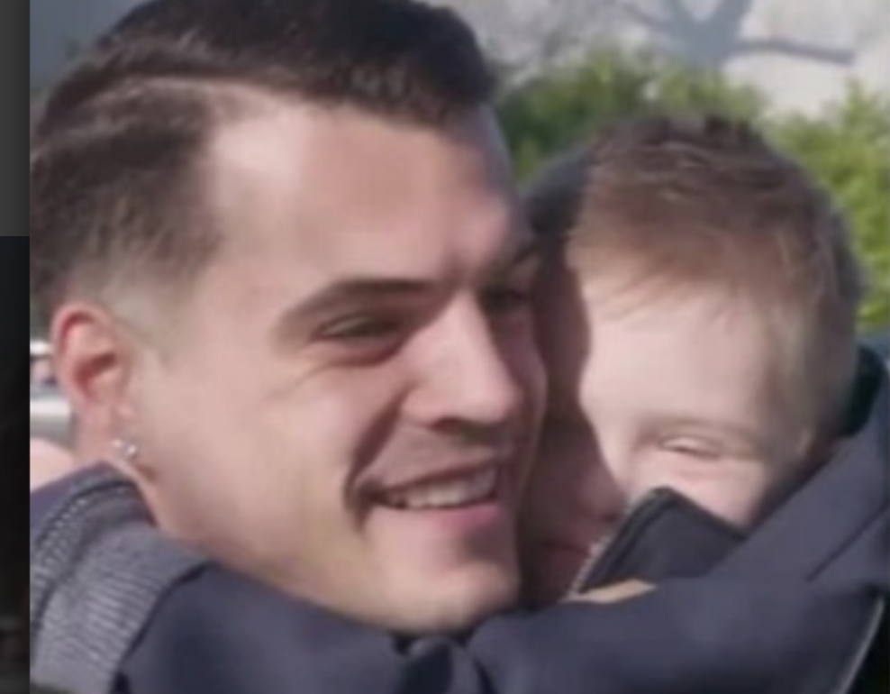 Momente prekëse, Granit Xhaka lumturon fëmiun me aftësi të kufizuara (VIDEO)