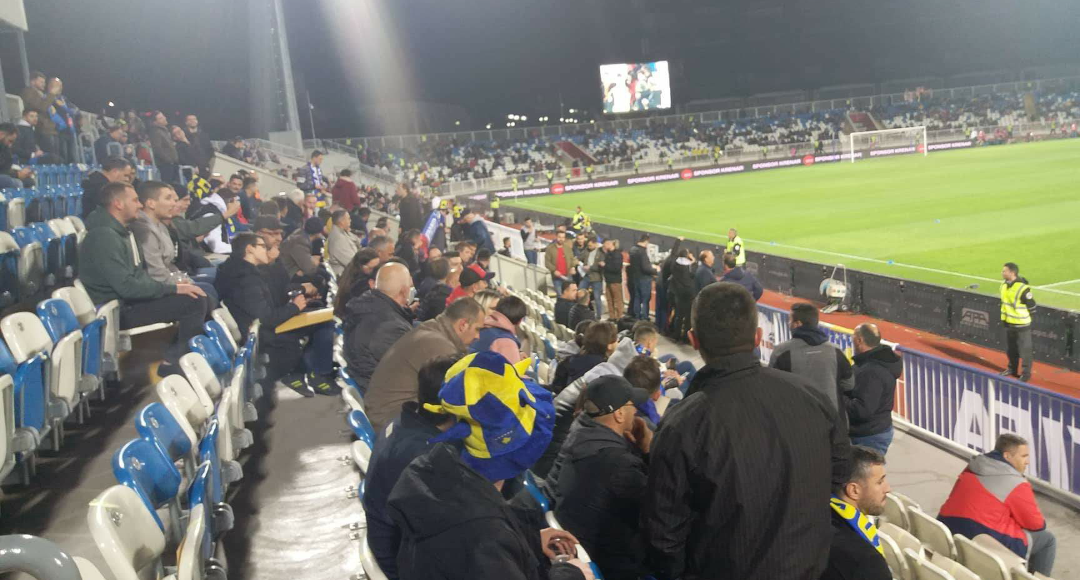 Ja si duket atmosfera në stadiumin “Fadil Vokrri” pak para fillimit të përballjes (FOTO)