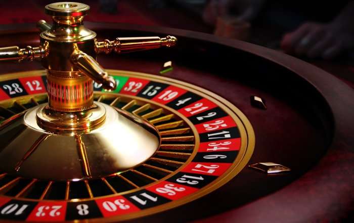 “The Guardian” shkruan për ndalimin e lojërave të fatit: “I mbyllën pas vrasjeve në kazino”