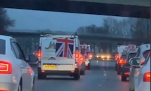 Në ndjekje shoferët që shkaktuan kaos në trafik si shenjë proteste për Brexit