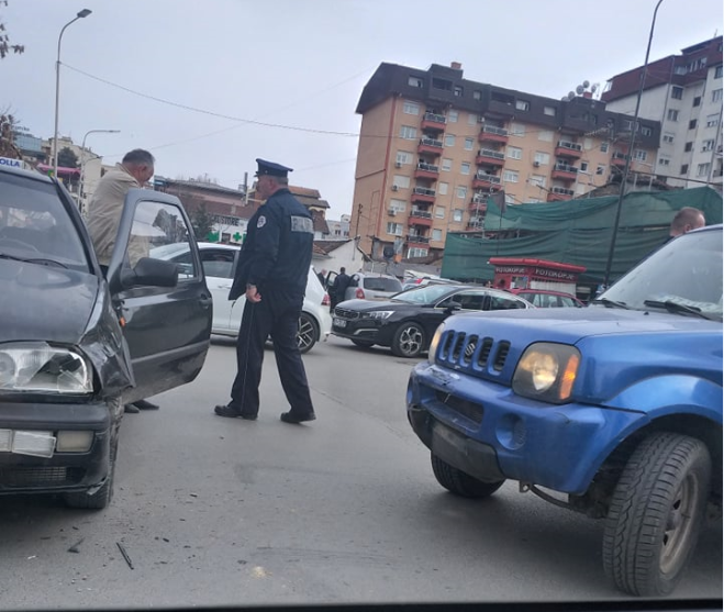 Aksidentohen dy vetura në Prishtinë