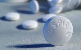 Një aspirinë në ditë dëmton të moshuarit