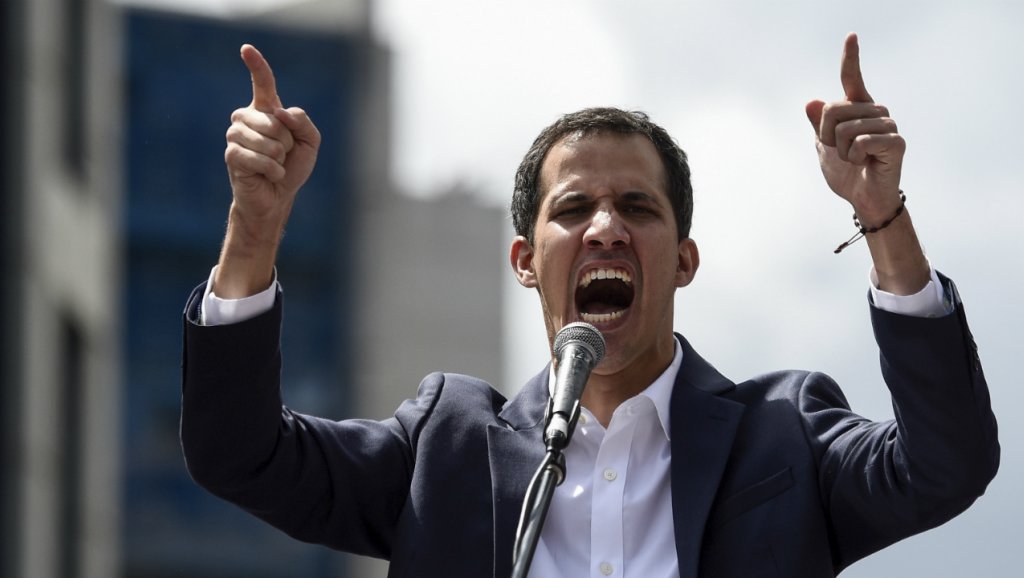 Guaido kthehet në Venezuelë, mund të arrestohet