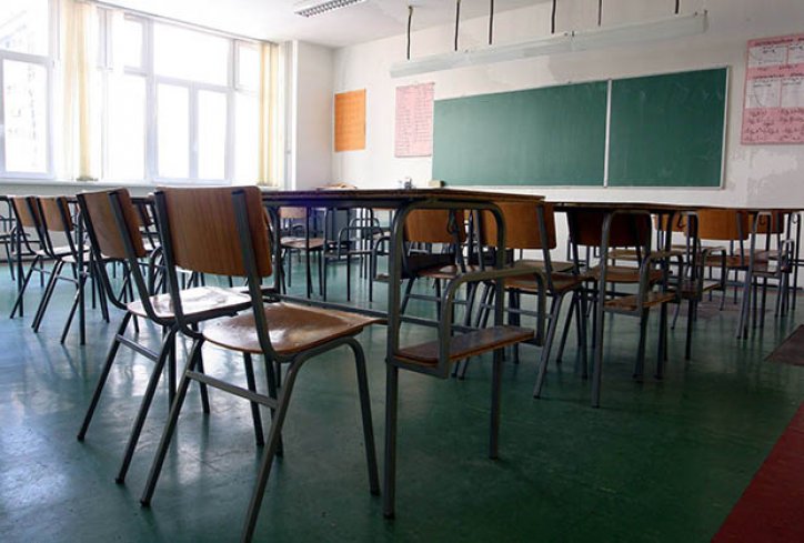 Kastrati sqaron edhe njëherë vendimin për mbylljen e disa shkollave në Kamenicë