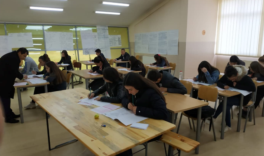 Mbahet gara e kimisë në Kosovë, fituesit përfitojnë bursë në shkollën Mehmet Akif