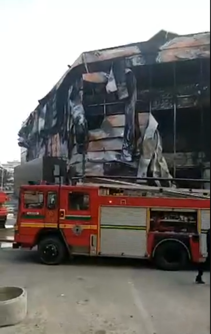 Kështu duket ‘Viva Fresh Store’ në Gjakovë pas shuarjes së zjarrit