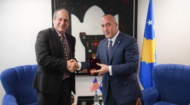 Haradinaj nderon David Philips me medaljen Gjergj Kastrioti-Skënderbeu
